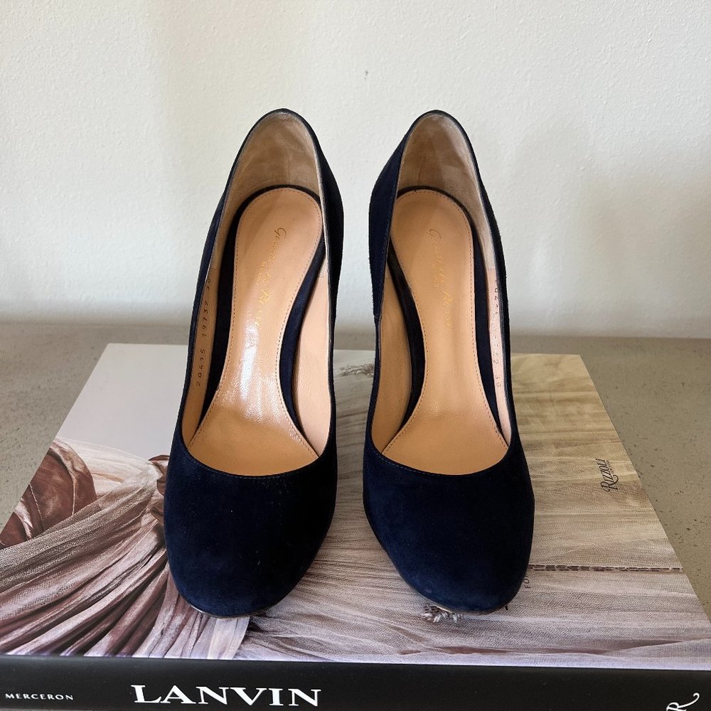 Gianvito Rossi 105 Suede Pumps Navy Size 38 IT (US 8)